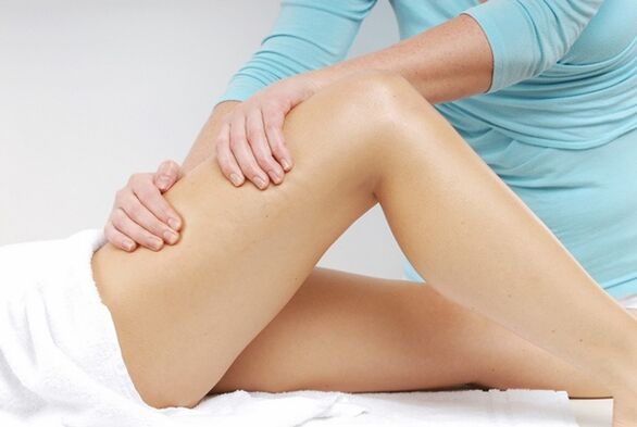 Massage uitvoeren voor spataderen van de onderste ledematen